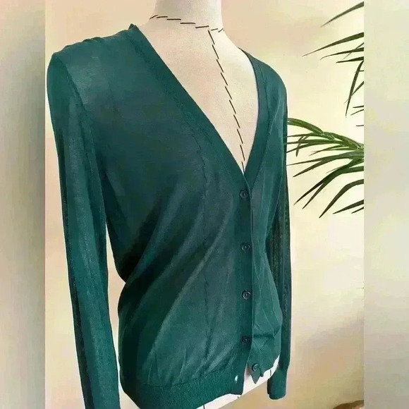 Uniqlo Lightweight Sheer Cardigan | Medium | Deep Green - Picture 4 of 11